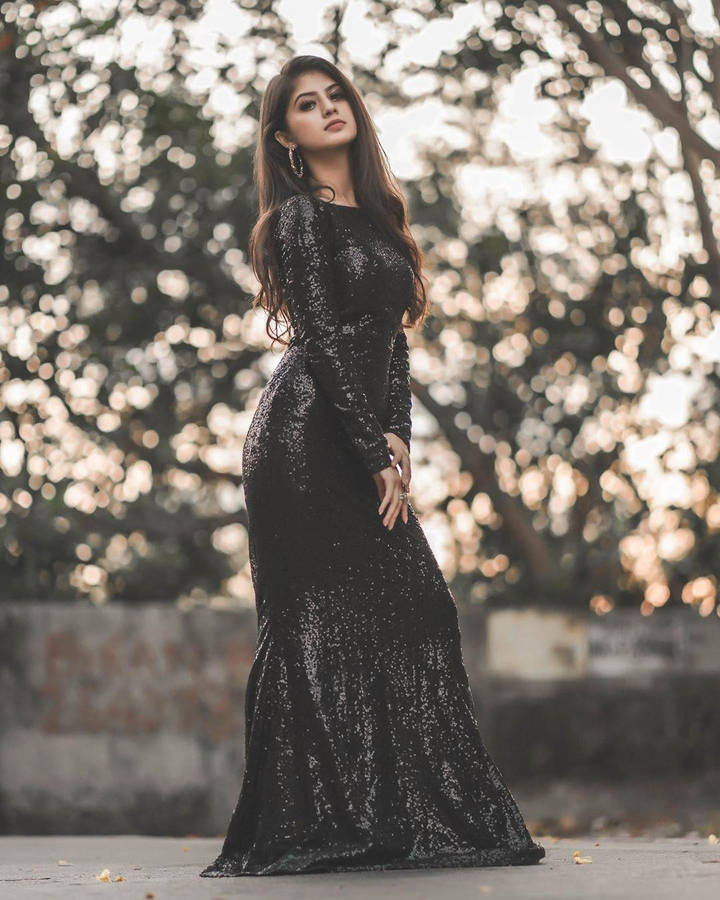 Arishfa Khan — A black evening dress