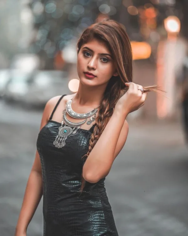 Arishfa Khan — Arishfa Khan — city lights, silver nights.