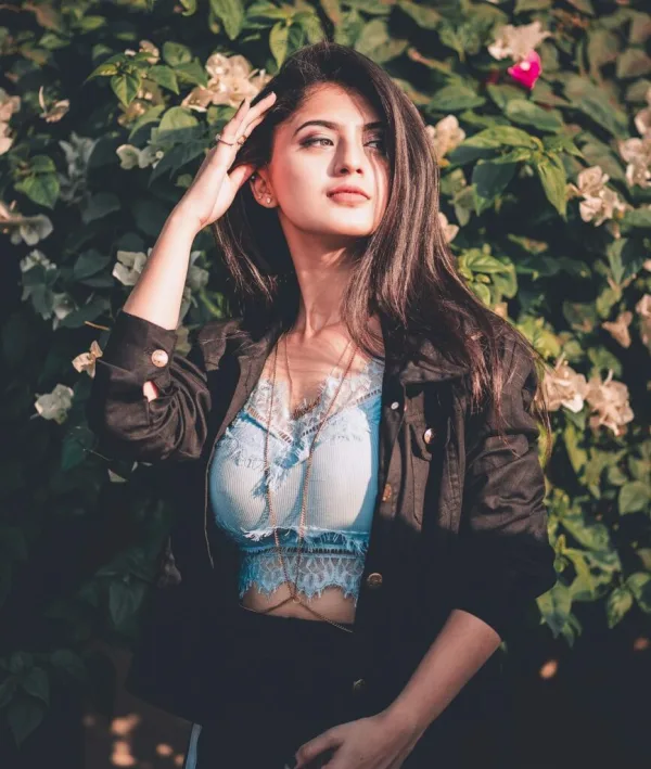 Arishfa Khan — Arishfa Khan — a little edge.