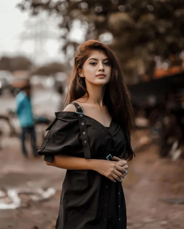 Arishfa Khan — Arishfa Khan — black, with a twist.