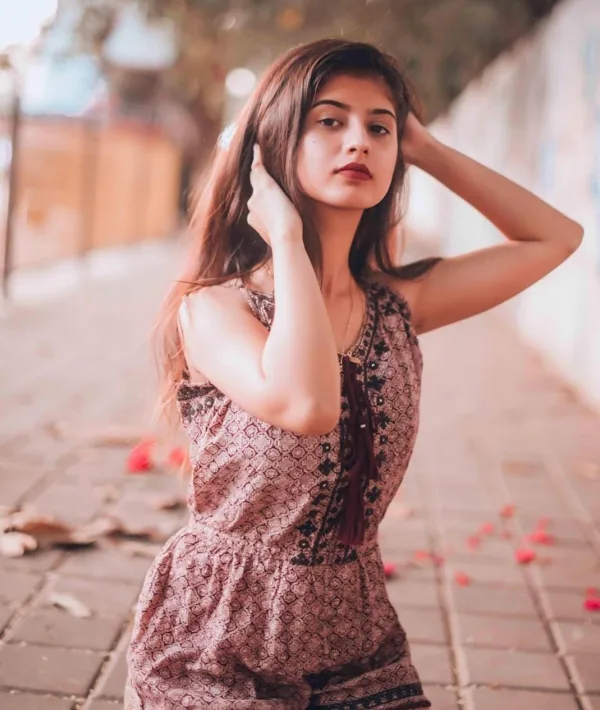 Arishfa Khan — Arishfa Khan — soft light, big dreams.