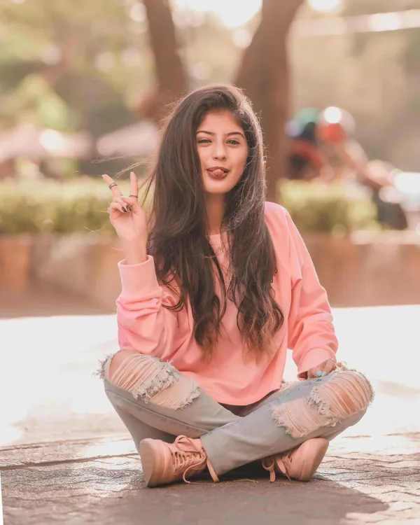 Arishfa Khan — Arishfa Khan — a pause in pink.
