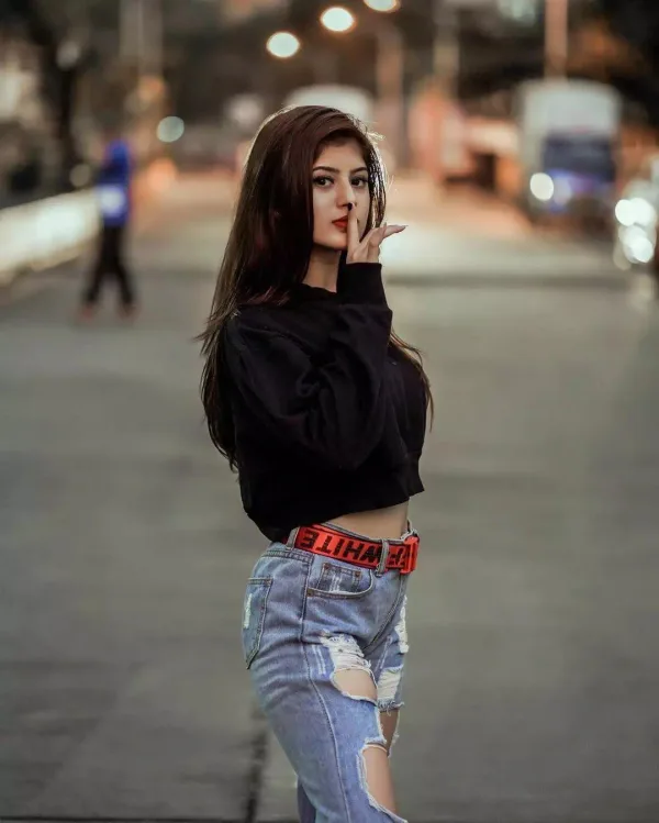 Arishfa Khan — Arishfa Khan — city-girl mood.