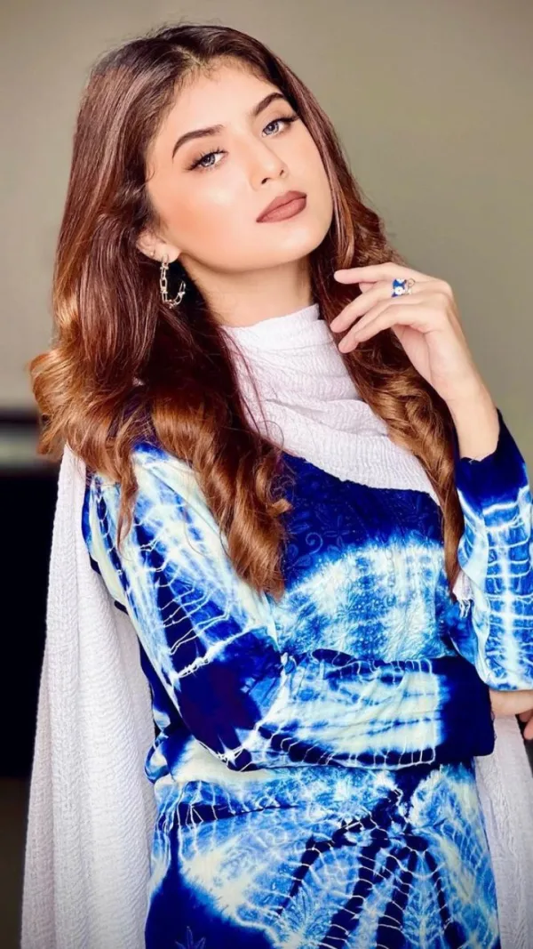 Arishfa Khan — Arishfa Khan — velvet-blue dreams.