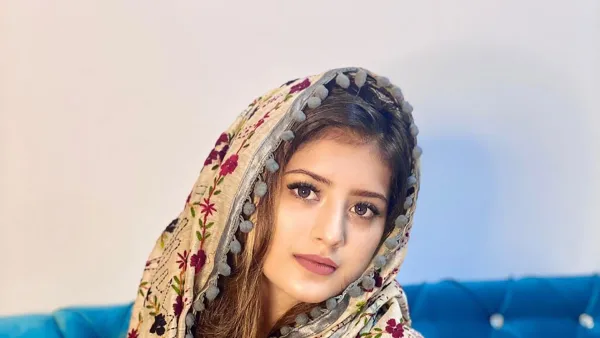Arishfa Khan — Arishfa Khan — tradition, softly framed.